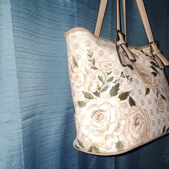Giani Bernini Floral Beige Bag - Picture 2 of 5